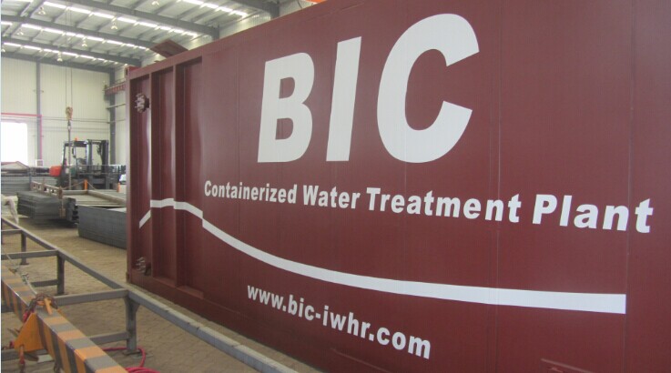 集裝箱污水處理設(shè)備在工廠中進行裝配